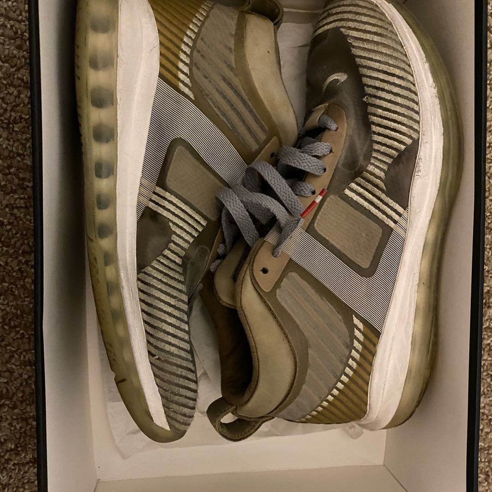 Lebron icon x John Elliot size 9